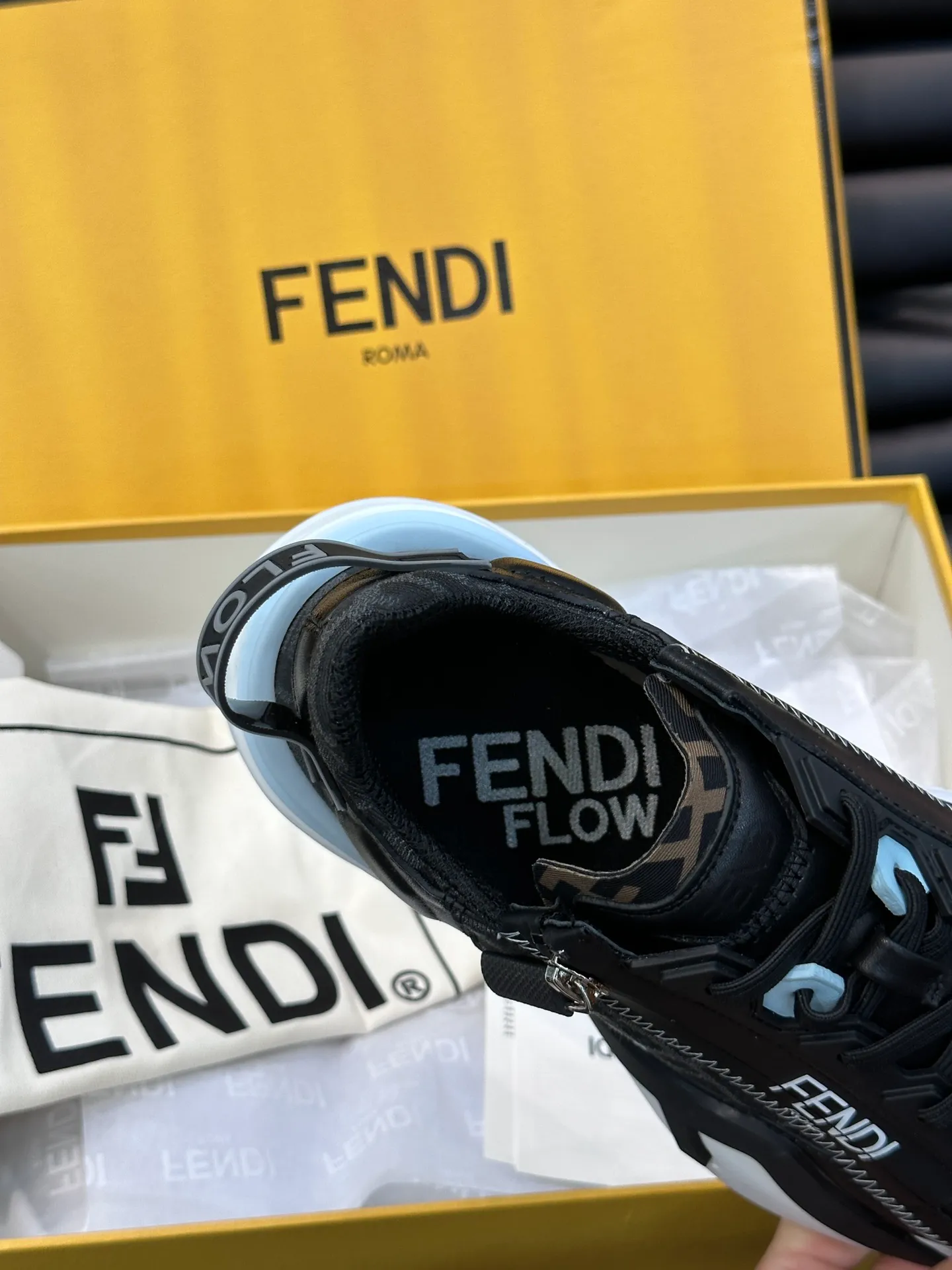 Men's shoes 💰p560 "Fend*" new men's casual sports shoes, equipped with elastic straps, side zippers, and corrugated soles engraved with F. Embossed Fendi Flow lettering on the heel. Made of technical fabric and a mix of blue and suede. Decorated with Lycra® details. FF graphic tongue. Ultra-light and wear-resistant EVA sole. Size: 38-44